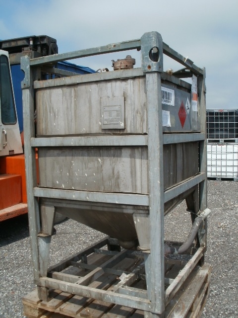 3347 - Paint Container with Agitator - T and D Bison