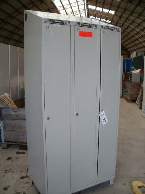 3499&nbsp;-&nbsp;Wardrobes - Changing Cabinets